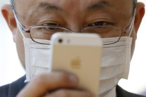 A Connection Between Cellphones and Cancer Has Been Found. Should We Be Worried?